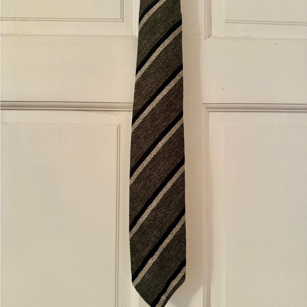 Drakes Black and Gray handmade 100% woolen Diagonal Striped Tie